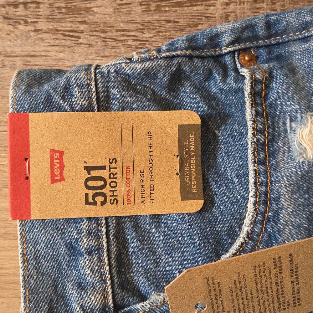 Levi's Distressed Shorts - Picture 5 of 9